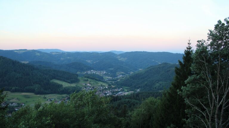 Dieses Bild zeigt eine Webcam-Aufnahme vom Achertal, aufgenommen am Montag, den 13.07.2026 um 05:50 Uhr. Die Temperatur betrug 20.9°C.