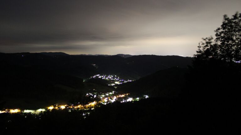 Dieses Bild zeigt eine Webcam-Aufnahme vom Achertal, aufgenommen am Donnerstag, den 11.06.2026 um 23:40 Uhr. Die Temperatur betrug 10.1°C.