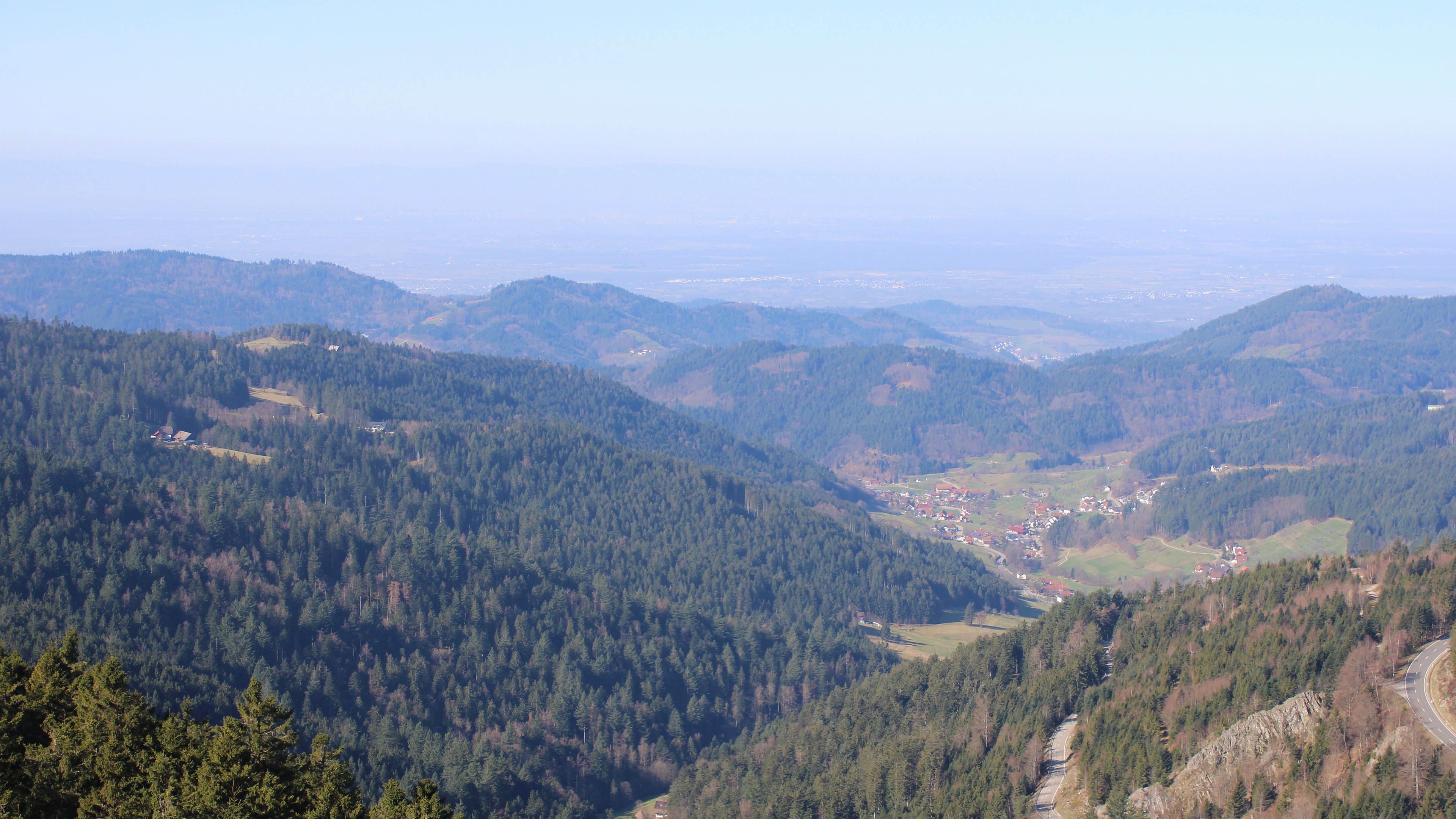 Dieses Bild zeigt eine Webcam-Aufnahme vom Achertal, aufgenommen am Mittwoch, den 04.03.2026 um 11:00 Uhr. Die Temperatur betrug 8.5°C.