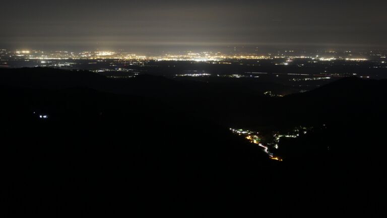 Dieses Bild zeigt eine Webcam-Aufnahme vom Achertal, aufgenommen am Freitag, den 17.04.2026 um 03:30 Uhr. Die Temperatur betrug 10°C.