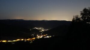 Dieses Bild zeigt eine Webcam-Aufnahme vom Achertal, aufgenommen am Freitag, den 14.08.2026 um 04:50 Uhr. Die Temperatur betrug 25.5°C.