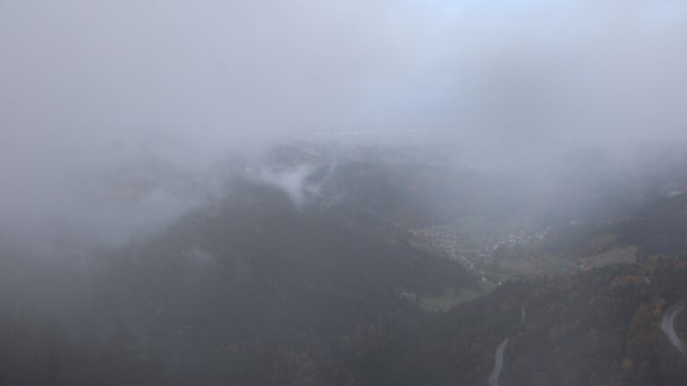 Dieses Bild zeigt eine Webcam-Aufnahme vom Achertal, aufgenommen am Donnerstag, den 23.10.2025 um 12:20 Uhr. Die Temperatur betrug 6.3°C.