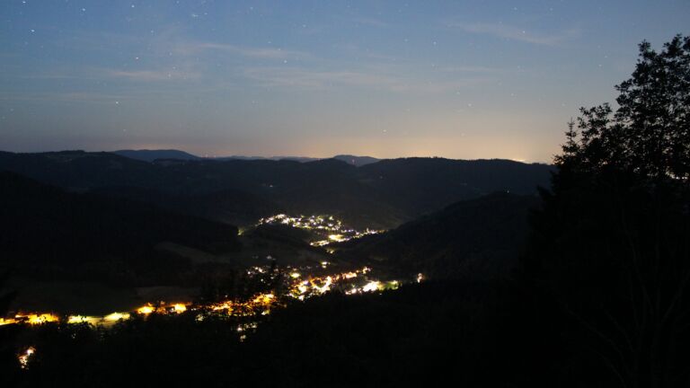 Dieses Bild zeigt eine Webcam-Aufnahme vom Achertal, aufgenommen am Donnerstag, den 18.06.2026 um 03:40 Uhr. Die Temperatur betrug 21.8°C.