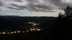 Dieses Bild zeigt eine Webcam-Aufnahme vom Achertal, aufgenommen am Sonntag, den 30.08.2026 um 05:20 Uhr. Die Temperatur betrug 16°C.