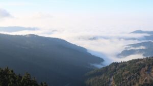 Dieses Bild zeigt eine Webcam-Aufnahme vom Achertal, aufgenommen am Samstag, den 13.12.2025 um 14:10 Uhr. Die Temperatur betrug 9.4°C.