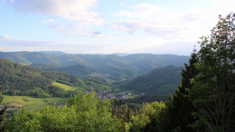 Dieses Bild zeigt eine Webcam-Aufnahme vom Achertal, aufgenommen am Dienstag, den 12.05.2026 um 19:40 Uhr. Die Temperatur betrug 7.3°C.