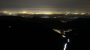 Dieses Bild zeigt eine Webcam-Aufnahme vom Achertal, aufgenommen am Donnerstag, den 09.04.2026 um 23:00 Uhr. Die Temperatur betrug 12.1°C.