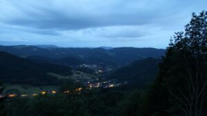Dieses Bild zeigt eine Webcam-Aufnahme vom Achertal, aufgenommen am Sonntag, den 07.06.2026 um 04:40 Uhr. Die Temperatur betrug 12.6°C.