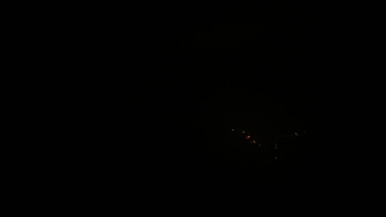 Dieses Bild zeigt eine Webcam-Aufnahme vom Achertal, aufgenommen am Sonntag, den 08.06.2025 um 03:20 Uhr. Die Temperatur betrug 9.4°C.