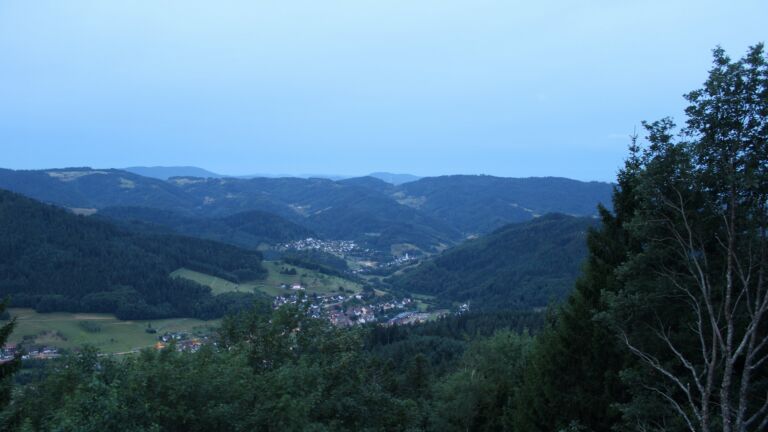 Dieses Bild zeigt eine Webcam-Aufnahme vom Achertal, aufgenommen am Freitag, den 17.07.2026 um 05:20 Uhr. Die Temperatur betrug 19.9°C.