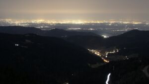 Dieses Bild zeigt eine Webcam-Aufnahme vom Achertal, aufgenommen am Donnerstag, den 26.02.2026 um 21:00 Uhr. Die Temperatur betrug 10.5°C.