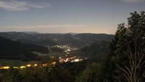 Dieses Bild zeigt eine Webcam-Aufnahme vom Achertal, aufgenommen am Mittwoch, den 30.09.2026 um 02:00 Uhr. Die Temperatur betrug 21.5°C.