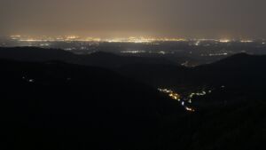 Dieses Bild zeigt eine Webcam-Aufnahme vom Achertal, aufgenommen am Samstag, den 14.06.2025 um 02:10 Uhr. Die Temperatur betrug 21.4°C.