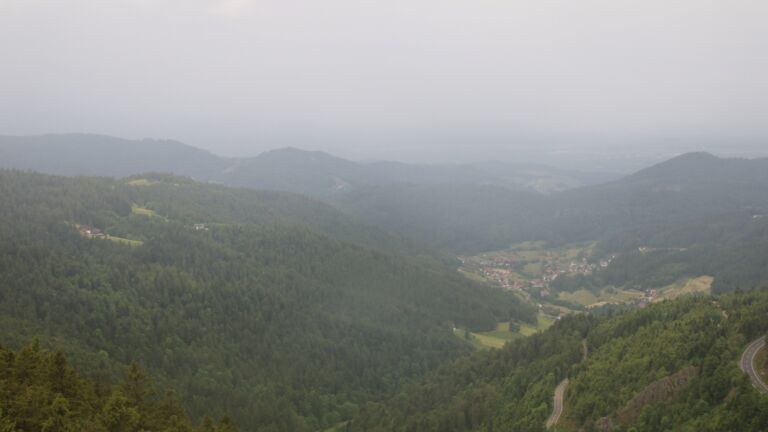 Dieses Bild zeigt eine Webcam-Aufnahme vom Achertal, aufgenommen am Mittwoch, den 28.05.2025 um 07:00 Uhr. Die Temperatur betrug 9.5°C.