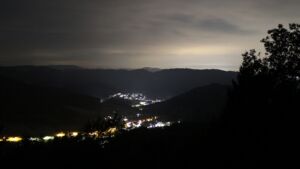 Dieses Bild zeigt eine Webcam-Aufnahme vom Achertal, aufgenommen am Dienstag, den 18.08.2026 um 03:30 Uhr. Die Temperatur betrug 17°C.
