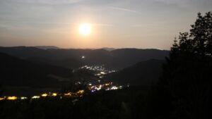 Dieses Bild zeigt eine Webcam-Aufnahme vom Achertal, aufgenommen am Sonntag, den 28.06.2026 um 02:30 Uhr. Die Temperatur betrug 28.7°C.