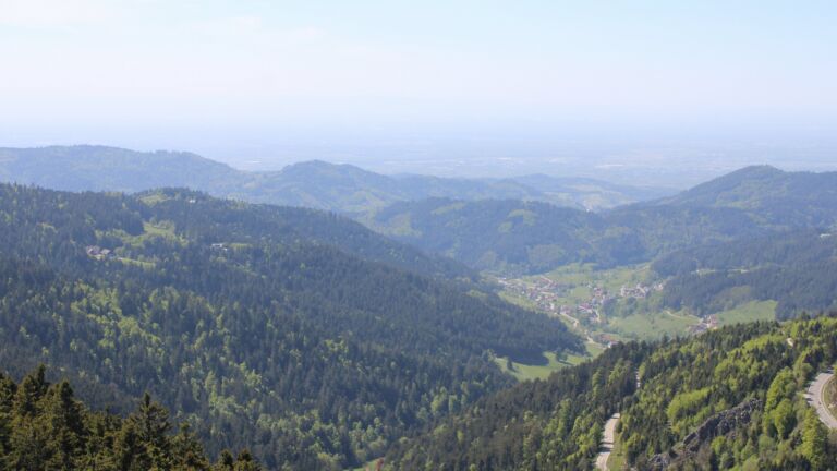 Dieses Bild zeigt eine Webcam-Aufnahme vom Achertal, aufgenommen am Mittwoch, den 29.04.2026 um 15:10 Uhr. Die Temperatur betrug 13.1°C.