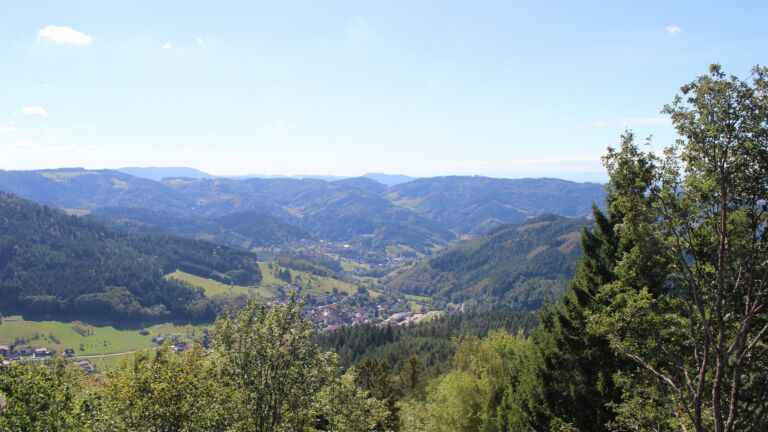 Dieses Bild zeigt eine Webcam-Aufnahme vom Achertal, aufgenommen am Samstag, den 12.09.2026 um 14:20 Uhr. Die Temperatur betrug 23.4°C.