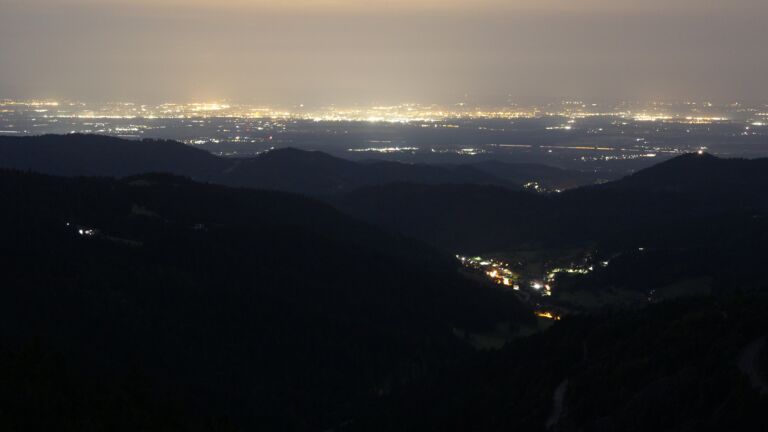 Dieses Bild zeigt eine Webcam-Aufnahme vom Achertal, aufgenommen am Montag, den 08.09.2025 um 05:40 Uhr. Die Temperatur betrug 16.2°C.