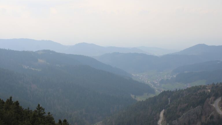 Dieses Bild zeigt eine Webcam-Aufnahme vom Achertal, aufgenommen am Samstag, den 21.03.2026 um 15:30 Uhr. Die Temperatur betrug 6.9°C.