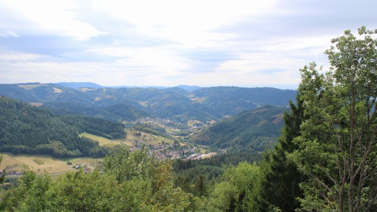 Dieses Bild zeigt eine Webcam-Aufnahme vom Achertal, aufgenommen am Dienstag, den 18.08.2026 um 15:20 Uhr. Die Temperatur betrug 22°C.
