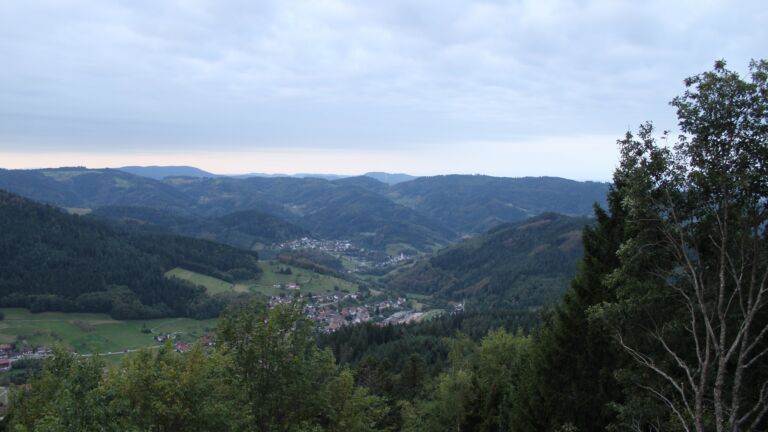 Dieses Bild zeigt eine Webcam-Aufnahme vom Achertal, aufgenommen am Donnerstag, den 24.09.2026 um 07:30 Uhr. Die Temperatur betrug 13.3°C.