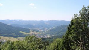 Dieses Bild zeigt eine Webcam-Aufnahme vom Achertal, aufgenommen am Mittwoch, den 29.07.2026 um 13:50 Uhr. Die Temperatur betrug 32.5°C.