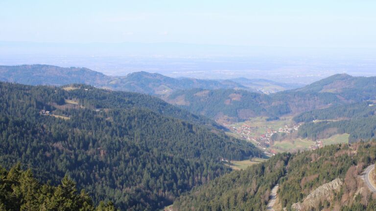 Dieses Bild zeigt eine Webcam-Aufnahme vom Achertal, aufgenommen am Dienstag, den 03.03.2026 um 10:30 Uhr. Die Temperatur betrug 10.6°C.