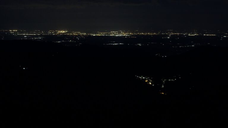 Dieses Bild zeigt eine Webcam-Aufnahme vom Achertal, aufgenommen am Samstag, den 18.04.2026 um 05:20 Uhr. Die Temperatur betrug 12.1°C.