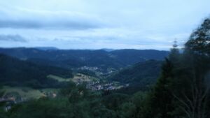Dieses Bild zeigt eine Webcam-Aufnahme vom Achertal, aufgenommen am Donnerstag, den 04.06.2026 um 21:40 Uhr. Die Temperatur betrug 10.3°C.