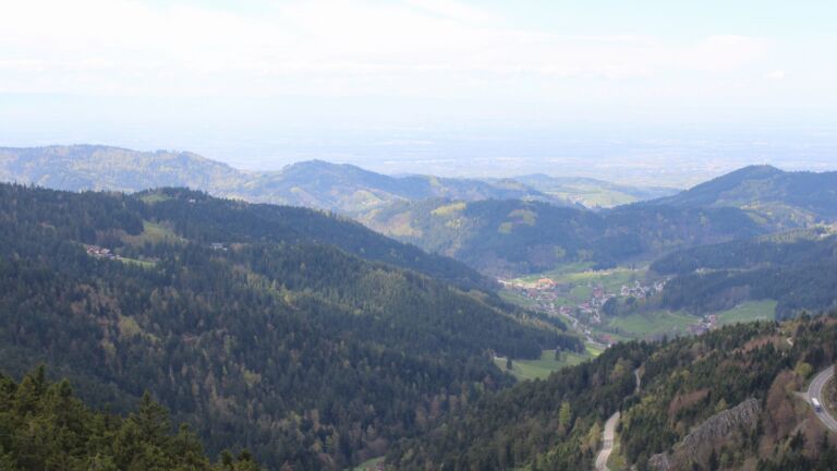 Dieses Bild zeigt eine Webcam-Aufnahme vom Achertal, aufgenommen am Freitag, den 17.04.2026 um 12:50 Uhr. Die Temperatur betrug 13.8°C.