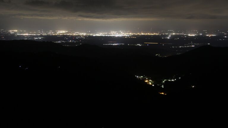 Dieses Bild zeigt eine Webcam-Aufnahme vom Achertal, aufgenommen am Mittwoch, den 23.07.2025 um 03:40 Uhr. Die Temperatur betrug 11.2°C.
