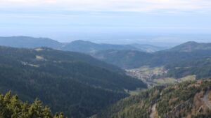 Dieses Bild zeigt eine Webcam-Aufnahme vom Achertal, aufgenommen am Dienstag, den 02.12.2025 um 14:30 Uhr. Die Temperatur betrug 6.8°C.