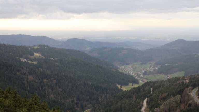 Dieses Bild zeigt eine Webcam-Aufnahme vom Achertal, aufgenommen am Dienstag, den 17.03.2026 um 16:30 Uhr. Die Temperatur betrug 4.2°C.