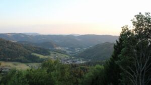 Dieses Bild zeigt eine Webcam-Aufnahme vom Achertal, aufgenommen am Freitag, den 14.08.2026 um 20:20 Uhr. Die Temperatur betrug 30.9°C.