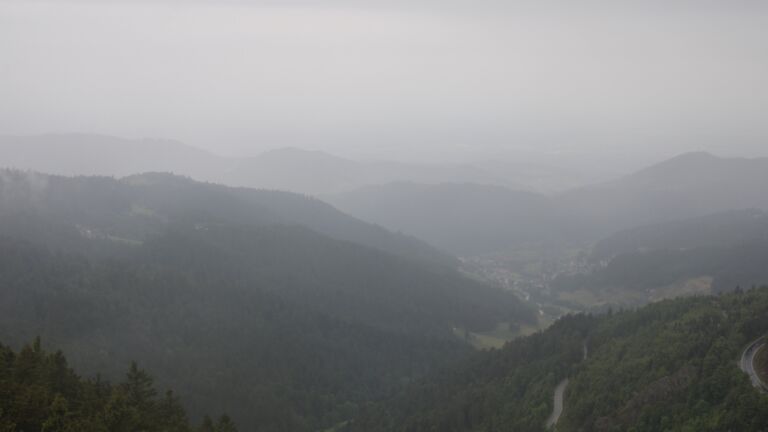 Dieses Bild zeigt eine Webcam-Aufnahme vom Achertal, aufgenommen am Sonntag, den 25.05.2025 um 08:20 Uhr. Die Temperatur betrug 7.2°C.