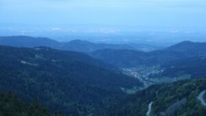 Dieses Bild zeigt eine Webcam-Aufnahme vom Achertal, aufgenommen am Sonntag, den 03.05.2026 um 05:40 Uhr. Die Temperatur betrug 13.8°C.