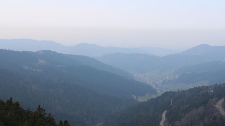 Dieses Bild zeigt eine Webcam-Aufnahme vom Achertal, aufgenommen am Montag, den 23.03.2026 um 12:40 Uhr. Die Temperatur betrug 7.1°C.