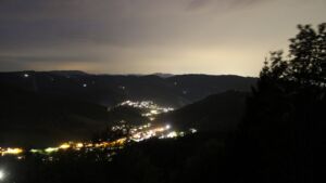 Dieses Bild zeigt eine Webcam-Aufnahme vom Achertal, aufgenommen am Mittwoch, den 07.10.2026 um 20:00 Uhr. Die Temperatur betrug 18.1°C.
