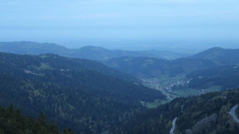 Dieses Bild zeigt eine Webcam-Aufnahme vom Achertal, aufgenommen am Sonntag, den 19.04.2026 um 06:20 Uhr. Die Temperatur betrug 10.2°C.