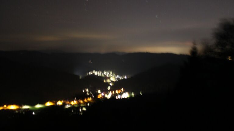 Dieses Bild zeigt eine Webcam-Aufnahme vom Achertal, aufgenommen am Dienstag, den 20.10.2026 um 01:00 Uhr. Die Temperatur betrug 8.6°C.