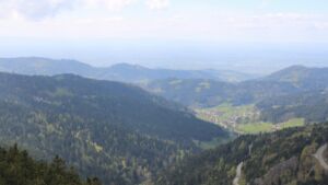 Dieses Bild zeigt eine Webcam-Aufnahme vom Achertal, aufgenommen am Sonntag, den 19.04.2026 um 15:00 Uhr. Die Temperatur betrug 7.7°C.