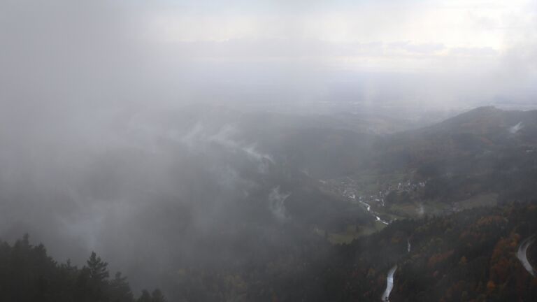 Dieses Bild zeigt eine Webcam-Aufnahme vom Achertal, aufgenommen am Donnerstag, den 23.10.2025 um 10:20 Uhr. Die Temperatur betrug 6.6°C.