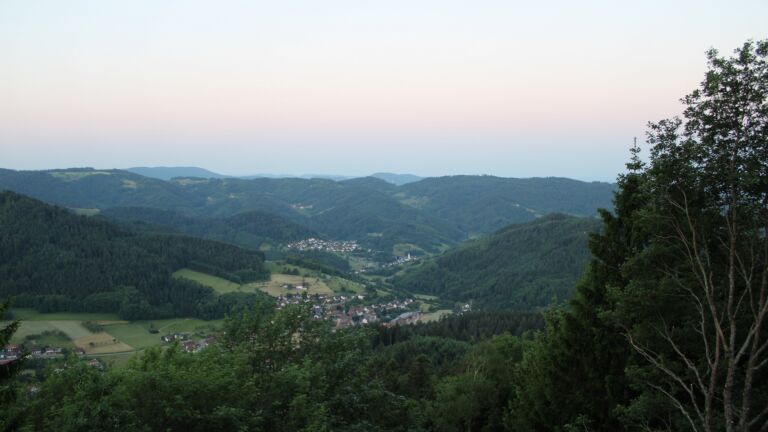 Dieses Bild zeigt eine Webcam-Aufnahme vom Achertal, aufgenommen am Donnerstag, den 28.05.2026 um 05:30 Uhr. Die Temperatur betrug 17.2°C.