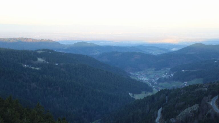 Dieses Bild zeigt eine Webcam-Aufnahme vom Achertal, aufgenommen am Montag, den 02.03.2026 um 07:30 Uhr. Die Temperatur betrug 5.2°C.