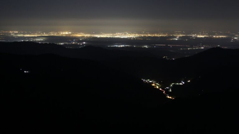 Dieses Bild zeigt eine Webcam-Aufnahme vom Achertal, aufgenommen am Donnerstag, den 02.10.2025 um 05:30 Uhr. Die Temperatur betrug 2.1°C.