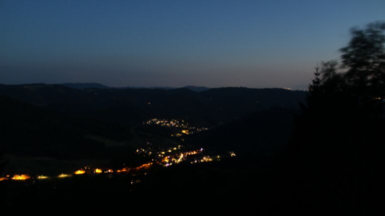Dieses Bild zeigt eine Webcam-Aufnahme vom Achertal, aufgenommen am Samstag, den 11.07.2026 um 22:40 Uhr. Die Temperatur betrug 23.3°C.
