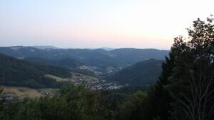Dieses Bild zeigt eine Webcam-Aufnahme vom Achertal, aufgenommen am Dienstag, den 11.08.2026 um 21:10 Uhr. Die Temperatur betrug 23.3°C.
