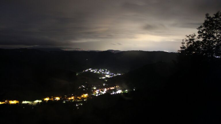Dieses Bild zeigt eine Webcam-Aufnahme vom Achertal, aufgenommen am Donnerstag, den 11.06.2026 um 03:20 Uhr. Die Temperatur betrug 8.1°C.