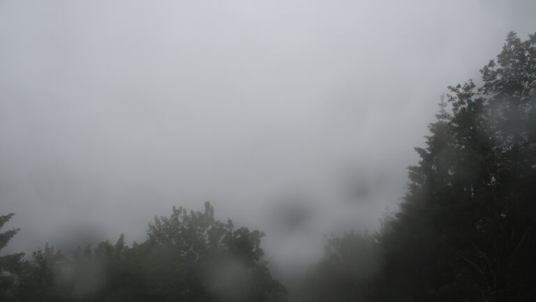 Dieses Bild zeigt eine Webcam-Aufnahme vom Achertal, aufgenommen am Freitag, den 12.06.2026 um 19:00 Uhr. Die Temperatur betrug 12.6°C.